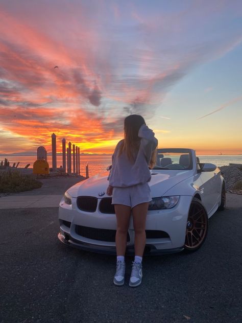 Poses With A Car Picture Ideas, Standing Outside Car Poses, Car Photoshoot Outside, Outside Car Pictures, Photo Shoot With Car Picture Ideas, Car Pictures Instagram Outside, Pics Infront Of Car, Pictures With Cars Instagram, Girl Photoshooting With Car