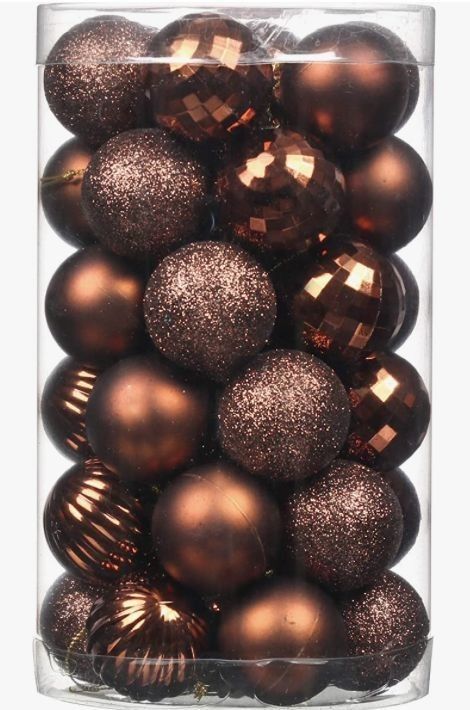 Brown Ornaments Christmas Tree, Brown Christmas Tree Decorations, Brown Christmas Ornaments, Brown Christmas Decor, Brown Ornaments, Christmas Tree Colour Scheme, Brown Christmas Tree, Christmas Home Decorations, Colorful Ornaments