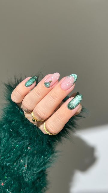 Aistė Haas on Instagram: "🌨️🎄⭐️ Holiday glam in green velvet and a touch of winter’s grace with delicate snowflakes. *all products are linked on my amzn in the bio ___ (aff) #greennails #glitternails #frenchnails #winternails #holidaynails #sparklynails #nailinspo #christmasnails" Green Nail Christmas Designs, Teal Christmas Nails, Pink And Green Christmas Nails, Teal Nails With Glitter, Holiday Gel Nail Ideas, Pastel Christmas Nails, Christmas Green Nails, Merry Christmas Nails, Christmas Nails Green