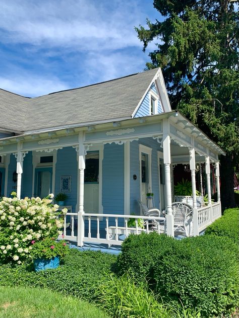 Aesthetic House Exterior, North Carolina Beach House, Light Blue Houses, Blue Cottagecore, Blue Beach House, 90s House, Cottage Core Home, Cottagecore House, Cottage Core House