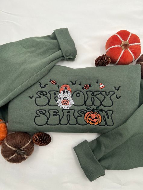 Embroidery Fall Designs, Spooky Season Sweatshirt, Cute Halloween Sweatshirts, Embroidery To Sell, Cute Hoodie Designs, Puff Sweatshirt, Halloween Sweatshirt For Women, Halloween Hoodies, Embroidered Halloween