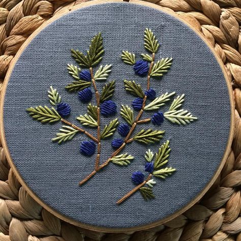 118 Likes, 10 Comments - Kathleen (@walnutandlaurel) on Instagram: “Blueberries #hoopart #handmade #handembroidery #stitching #blueberry” Broderie Simple, Diy Broderie, Pola Sulam, Brazilian Embroidery, Simple Embroidery, 자수 디자인, Silk Ribbon Embroidery, Sewing Embroidery Designs, Hand Embroidery Art