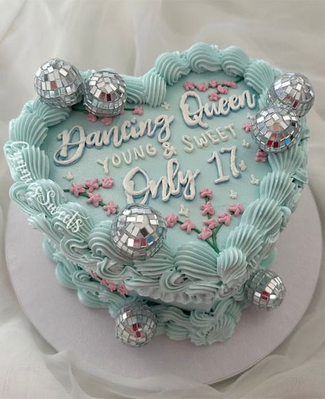 Heart Cake 17 Birthday, 17 Yo Birthday Cake, Cute 15 Birthday Cakes, 17tg Birthday Cake Ideas, Birthday Themes For 17th Birthday, Cakes For Teens Girls Birthday, Mama Mia Themed Cake, 17 Birthday Cakes Ideas, 17 Th Birthday Ideas Cake