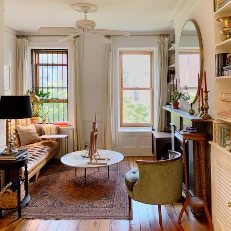 New England Apartment Aesthetic, French Country Studio Apartment, New York City Studio Apartment, Small New York Apartment Aesthetic, New York Apartment Aesthetic, New York Apartment Interior, New York Style Apartment, New York Studio Apartment, Nyc Studio Apartments