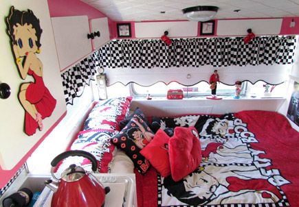 Betty Boop Room Ideas, Betty Boop Bedroom Decor, Betty Boop Bedroom, Zebra Bedding, Zebra Bedroom, Betty Boop Birthday, Betty Boop T Shirt, Betty Boop Quotes, Disney Animator Doll