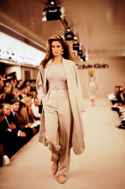 90s Supermodels Aesthetic, 90s Supermodel Aesthetic, Calvin Klein Runway, Cindy Crawford Style, Supermodel Aesthetic, 90s Fashion Icons, Models 90s, 90s Model, Tulle Homecoming Dress