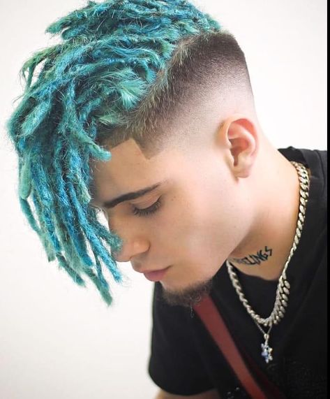 Mohawk Dreads, Dyed Dreads, Crop Haircut, Mens Hair Colour, Dreadlock Hairstyles For Men, Hacks Beauty, Dreadlock Styles, Men Hair Color, Dreads Styles