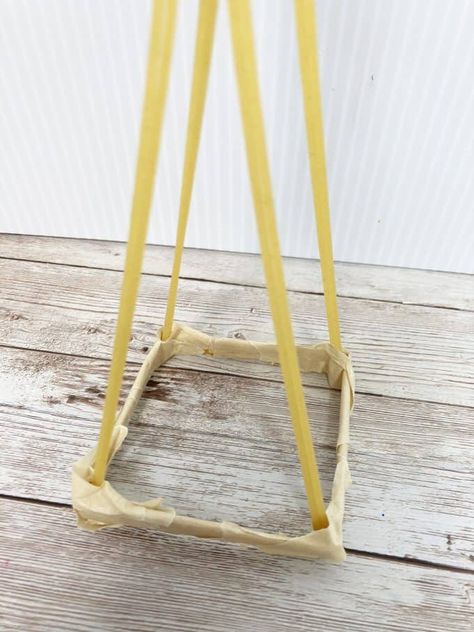 Spaghetti Marshmallow Tower Challenge - Little Bins for Little Hands Spaghetti Marshmallow Challenge, Marshmallow Tower, Egg Drop Project, Spaghetti Tower, Popsicle Stick Catapult, Marshmallow Challenge, Marshmallow Sticks, Easy Stem, Fun Stem Activities