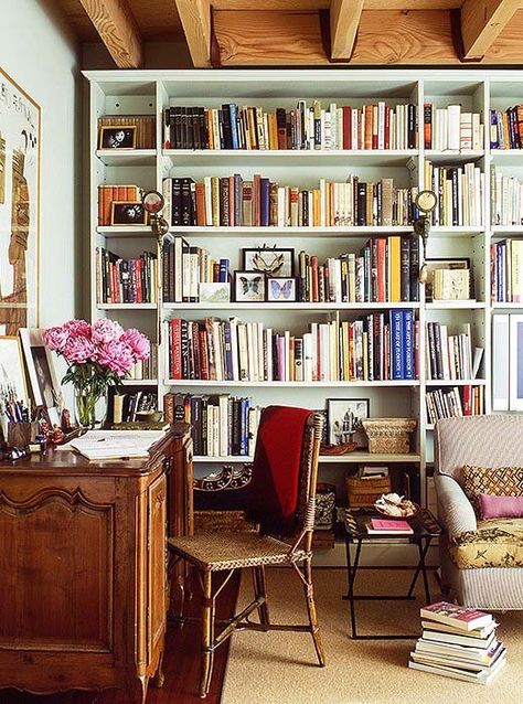 Home Office Library Ideas-21-1 Kindesign Home Office Library Ideas, Lots Of Books, Home Office Library, Casa Country, Home Library Design, Casa Vintage, Home Libraries, Small Home Office, Home Library