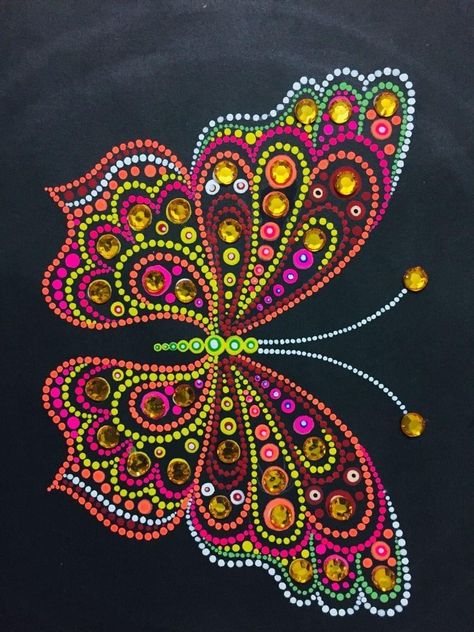 Feather Dot Art, Dot Painted Butterflies, Butterfly Dot Art Painting, Dotted Butterfly Art, Butterfly Dotting Art, Mandala Art With Dots, Mandala Dotted Art, Dotting Painting Ideas, Dot Heart Painting