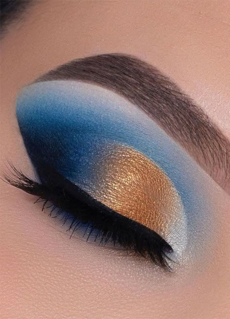 blue and gold makeup look, eye makeup looks, best eye makeup looks, neutral eyemakeup looks, natural makeup, evening makeup , eye makeup ideas 2020, gold glitter eye makeup looks, glitter eye makeup #eyemakeup #eyeshadowlook Clown Makeup Aesthetic, Drawing Makeup, Cute Clown Makeup, Blue Eyeshadow Makeup, Maquillage Yeux Cut Crease, Gold Makeup Looks, Glitter Makeup Looks, Pretty Eye Makeup, Gold Eye Makeup