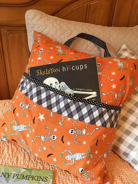 Halloween Sewing Projects, Halloween Reading, Halloween Sewing, Book Pillow, Pocket Pillow, Pillow Tutorial, Reading Pillow, Halloween Quilts, Beginner Sewing Projects Easy