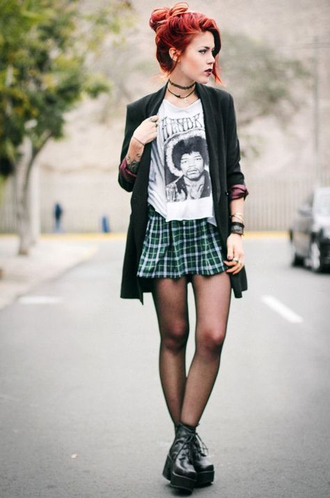 Streetstyle Gothic Wardrobe, Fashion Guys, Moda Grunge, Punk Skirt, Look Grunge, Luanna Perez, Dark Pop, Mode Rock, 90s Fashion Grunge