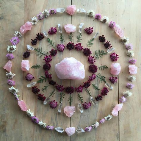 Natural mandala from meraki dreams Healing Childhood, Crystal Mandala, Witch Craft, Women's Circle, Crystal Magic, Beltane, Witch Aesthetic, Flower Mandala, Crystal Grid