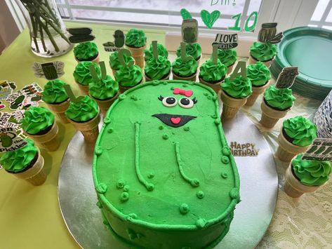 Pickle Cake Ideas, Pickle Party Ideas, Pickle Themed Birthday Party, Pickle Party Theme, Pickle Cupcakes, Pickle Cake, Pickle Birthday, Pickle Party, Pink Bachelorette Party