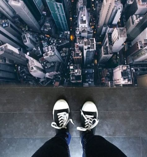 pinterest : avyliz Top Of Building Looking Down, Falling Off A Building, Lilith Core, Spiderman Au, Buildings Reference, What Is A Hero, Talking In Your Sleep, Three Point Perspective, Midnight City