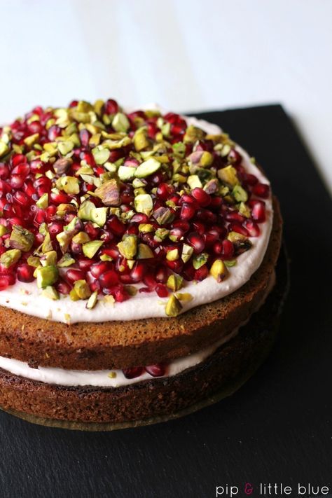 Pistachio Pomegranate Cake, Pomegranate Dessert Recipes, Pomegranate Recipes Dessert, Chaldean Food, Pistachio Cardamom, Cardamom Cake, Pistachio Recipes, Pomegranate Recipes, Pistachio Cake