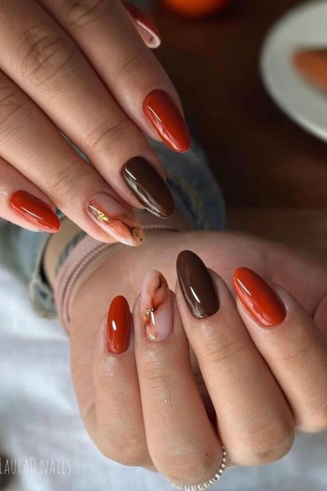 Nail For Fall Autumn, Gel Nail Designs Autumn 2024, Nails Acrylic Autumn Colors, Nail Autumn Design, Fall Vibe Nails, Red Fall Nails Ideas, Simple But Elegant Nails, Nail Fall 2024, Nails Autumn 2024