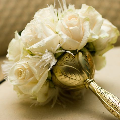 bridal bouquet Beautiful Wedding Bouquets, Antique Bouquet, Feather Bouquet, Bouquet Holder, Elegant Bouquet, Bridal Guide, Bouquet Design, Art Deco Wedding, Cream Roses