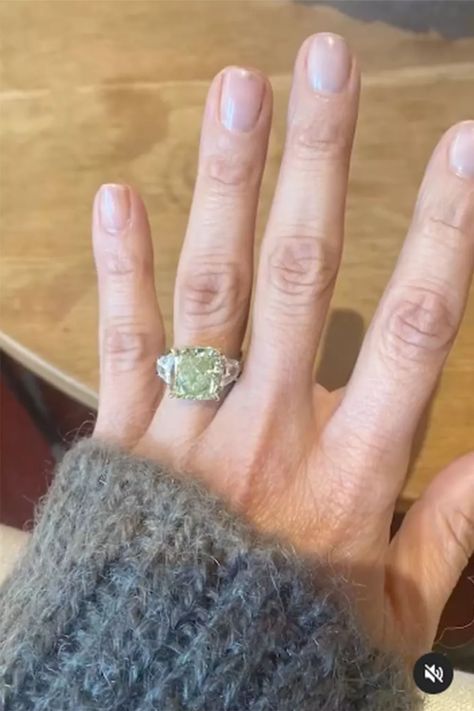 Jlo Engagement Ring, Square Diamond Engagement Ring, Green Engagement Rings, Green Diamond Rings, Private Wedding, Celebrity Engagement Rings, Wedding Dress Pictures, Dream Engagement, Exclusive Wedding