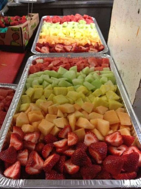 Party Plater Ideas, Best Brunch Ideas For A Crowd, Reception Food Ideas Buffet, Fruit And Cheese Cups For Party, Sandwhich Platters Party, Snack Ideas For Seniors, Table Snacks For Party Appetizers, Summer Party Food Ideas For Adults, Cheap Fruit Tray Ideas