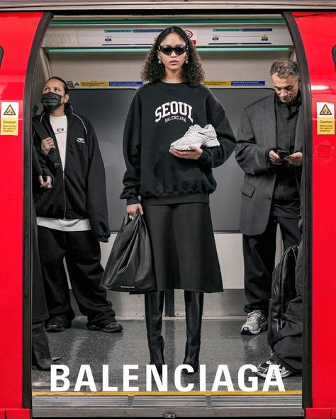 Enjoy the commuter life as your sport Balenciaga's cool collection of city-inspired styles. #balenciaga #demna Joy Logo, Victoria Paris, Bias Skirt, Commuter Style, Studio Photography Fashion, Campaign Fashion, London Photography, Fashion Images, Branding Photos