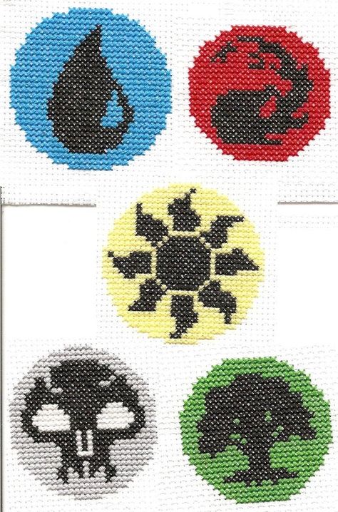 Magic the Gathering cross stitch. If I ever want to make something for pat Geeky Cross Stitch, Geeky Craft, Stitch Witchery, Nerd Crafts, Geek Crafts, Beaded Cross Stitch, Small Projects, Crochet Cross, Perler Patterns