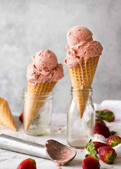 No Churn Strawberry Ice Cream, Ice Cream Images, Rose Ice Cream, Ice Cream Photography, Strawberry Balsamic, Glazed Doughnuts, Ice Cream Mixture, Delicious Ice Cream, Cheesecake Ice Cream