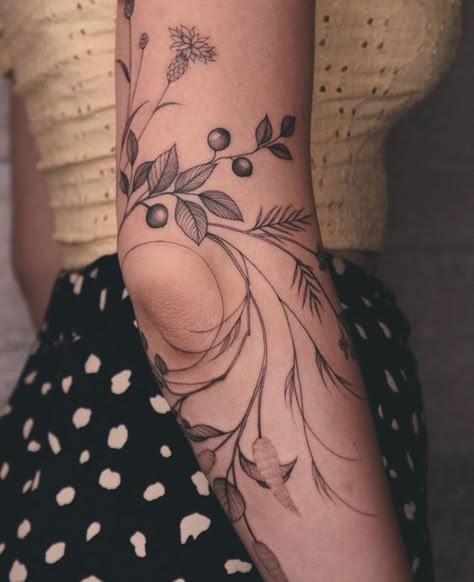 Botanical Tattoo Design, Bold Personality, Tattoo Leg, Mushroom Tattoos, Dragon Tattoos, Elbow Tattoos, Vine Tattoos, Floral Tattoo Sleeve, Plant Tattoo