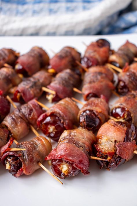 Maple Sriracha, Devils On Horseback, Wrapped Dates, Cheese Appetizer, Bacon Wrapped Dates, Bacon Appetizers, Wrapped In Bacon, Date Recipes, Tailgating Recipes