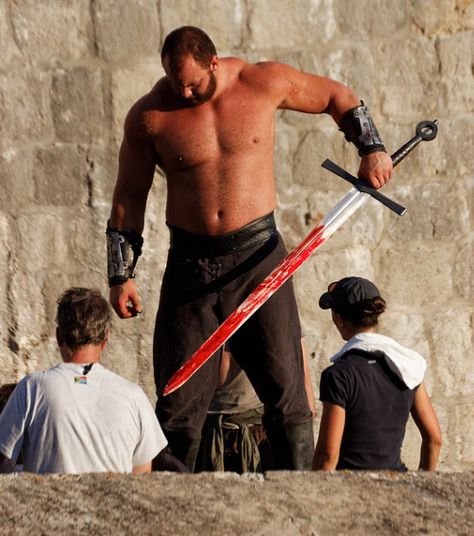 Setting up shot for Ser Gregor Clegane, 'The Mountain'/Hafþór Júlíus Björnsson for when Cersei comes with her request... (S4, E7) Huge Man, Lee Jung Jae, Male Art Reference, World's Strongest Man, Man Anatomy, Anime Gangster, Lee Byung Hun, Photo Games, Human Figure Drawing