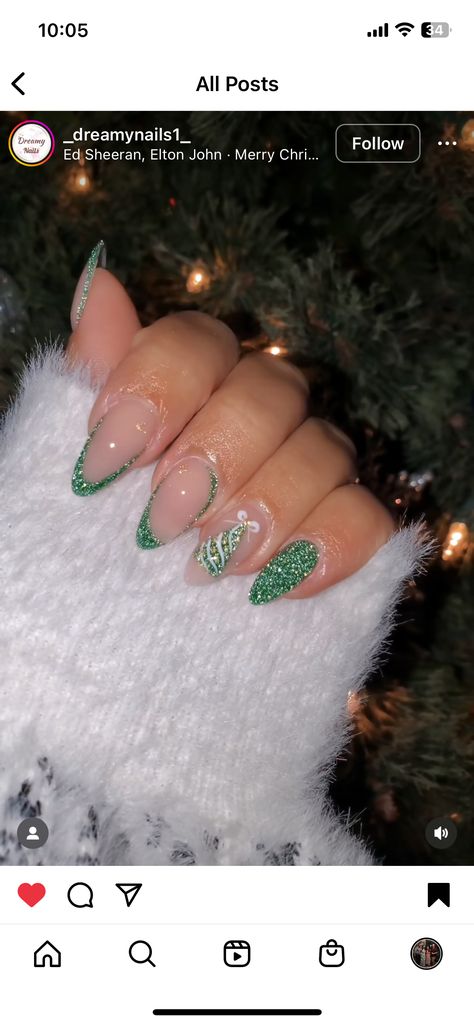 Nail Art Vert, Christmas Nails Glitter, Reflective Nails, Glitter Nails Acrylic, Pumpkin Nails, Cute Christmas Nails, Snowflake Nails, Almond Acrylic Nails, Thanksgiving Nails