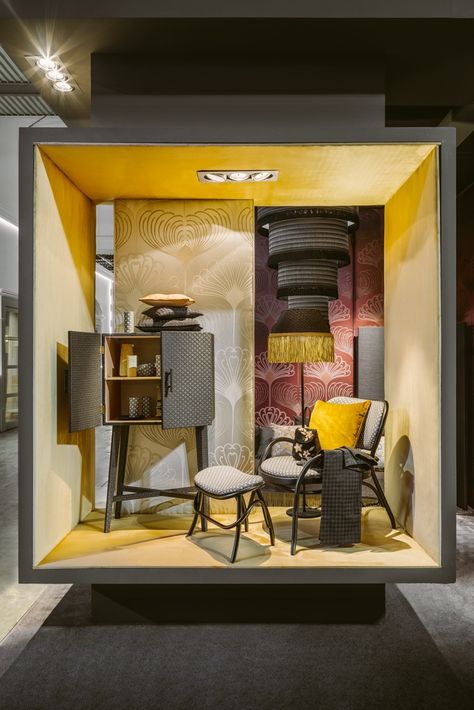 Furniture Store Interior Design, Furniture Store Display, Furniture Store Interior, Furniture Store Design, Vitrine Design, Hm Home, Window Display Design, Showroom Interior Design, Store Interiors