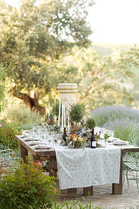 Wedding Venues Italy, Rustic Decor Ideas, Tattoo Plant, Family Style Dinner, Smallest Wedding Venue, Private Estate Wedding, Wedding In Italy, Vintage Garden Decor, Outdoor Reception