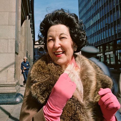 Charles Traub’s Lunchtime: A collection of portraits of strangers taken during the late 1970s (PHOTOS). Charles Traub, Charles H Traub, Photography 70s, Humans Of New York, Portrait Vintage, 70s Era, Jackie O, Street Photographers, Lunch Break