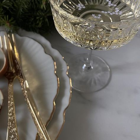 @josephinaosher • Instagram photos and videos Fine Dining Restaurant, Dessert Drinks, Christmas Inspiration, Fine Dining, Punch Bowl, Interior And Exterior, Decorative Bowls, Champagne, Festival