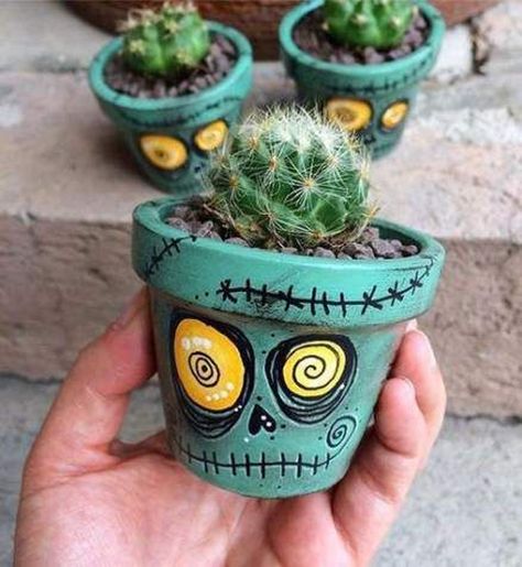 30 Creative Hand Painted Flower Pots For Halloween | Home Design And Interior Cactus Cushion, Painted Pots Diy, Fleurs Diy, Flower Pot Crafts, Manualidades Halloween, Easy Halloween Crafts, Painted Flower Pots, Planter Design, Cat Air