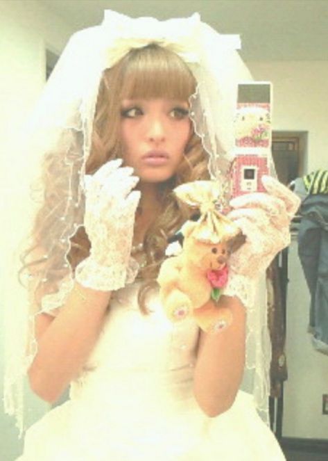 Gyaru gal wedding Gyaru Wedding, Gyaru Girl, Hime Gyaru, Gyaru Fashion, Bad Gal, Kawaii Aesthetic, Brown To Blonde, Japanese Street Fashion, J Fashion