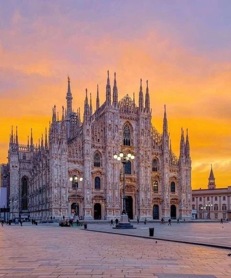 Duomo Cathedral, Milan Duomo, Milan Travel, Milan Cathedral, London Dreams, Italy Landscape, Dream Vacations Destinations, Explore Italy, Italy Holidays