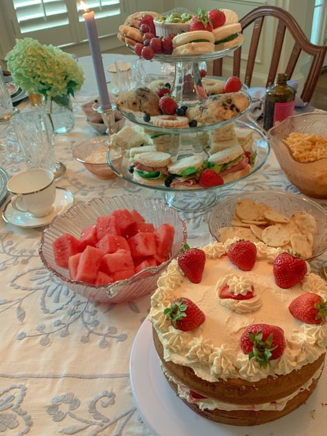 Outdoor Tea Party Aesthetic, Princess Core Party, Cottage Core Party Food, Cottage Core Birthday Aesthetic, Cottage Party Aesthetic, Strawberry Tea Party Aesthetic, Light Academia Party Theme, Light Academia Birthday Party, High Tea Party Aesthetic