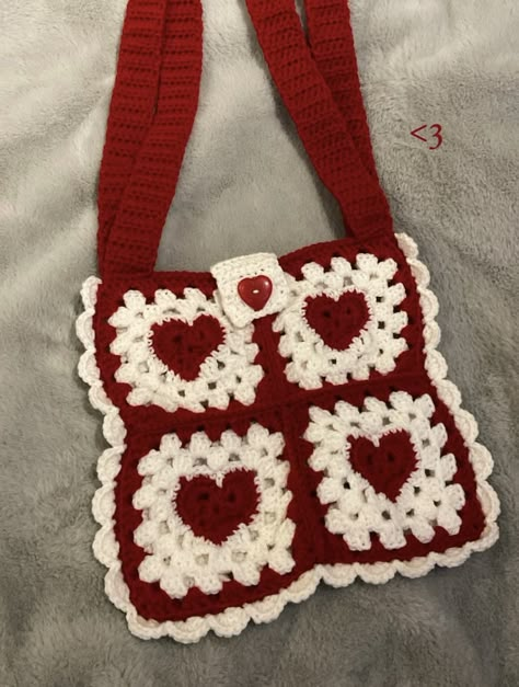 Heart Crochet Bag, Red And White Crochet, Pixel Crochet, Small Crochet, Crochet Design Pattern, Valentines Ideas, Kawaii Crochet, Crochet Inspo, Crochet Fashion Patterns