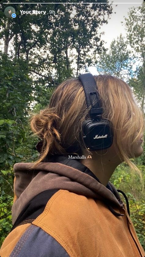 Headphone Outfit, Marshall Headphones, Marshall Major, Girl With Headphones, Nature Activities, Summer Activities, Vr Goggle, Spring Outfit, Photo Inspiration