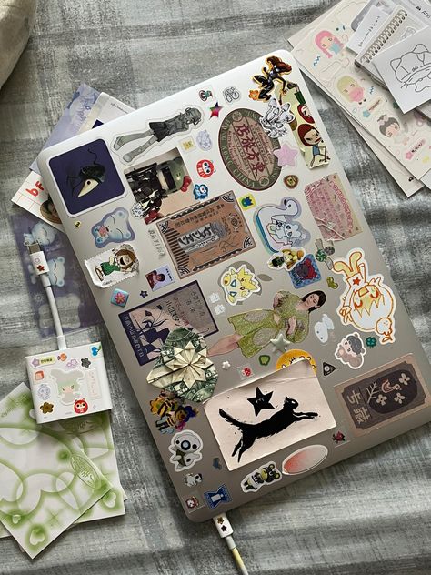 Laptop Decoration, Laptop Case, Bits And Bobs, Case Stickers, Grafik Design, Laptop Stickers, Sake, Art Journal, Mood Board