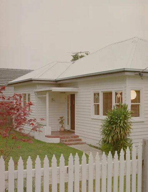 1950s House Renovation, 50s Home Decor, 50s Home, Weatherboard House, Venetian Plaster Walls, 1950s House, Bungalow Exterior, Timber Veneer, New Kitchen Designs