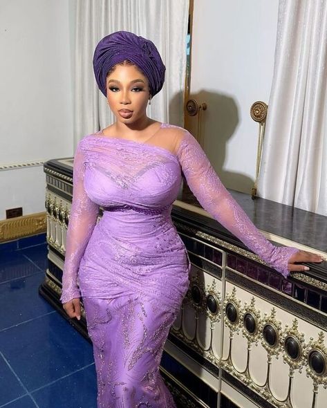 Stunning And Best Asoebi Gown Styles For Party. Lavender Asoebi Lace Styles, Asoebi Styles For Plus Size Women, Lace Gown Styles Aso Ebi For Plus Size, Plus Size Asoebi Styles, Burgundy Asoebi, Lace Asoebi Gown Styles, Modest Asoebi Lace Styles, Plus Size Asoebi Lace Styles, Cord Lace Gown Styles Aso Ebi