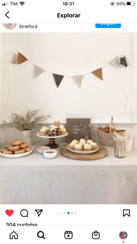 Neutral Birthday Aesthetic, Minimal Birthday Decor Party Ideas, Simple Boy Birthday Decorations, Neutral Color Birthday Party Ideas, Minimalist Party Decor Birthday, First Birthday Boy Simple, Minimalist Birthday Decor Simple, Neutral Birthday Decorations, Minimal Birthday Decor