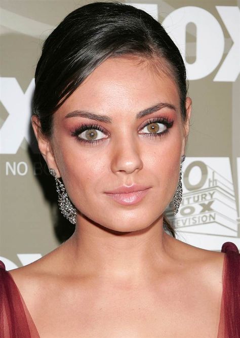 Mila Kunis has two different colored eyes! Mila Kunis Eyes, Unusual Eyes, Mila Kunis Style, Different Colored Eyes, Blue Green Eyes, Fake Eye, Lovely Eyes, Mila Kunis, Stunning Eyes