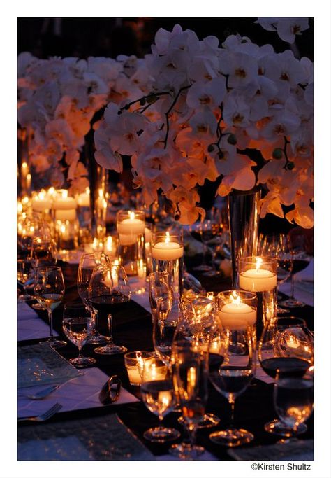 love lighting and flowers.. white clean Candle Light Wedding, Dark Romantic Wedding, Southern Style Wedding, Candle Lit Wedding, Candlelight Dinner, Dark Romantic, Candle Light Dinner, Flowers White, Candle Light