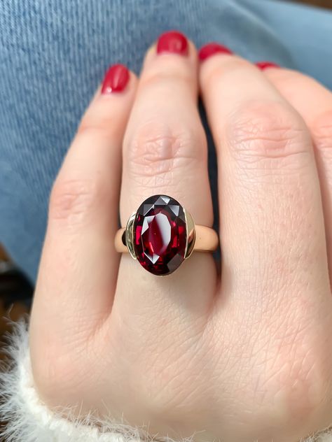 Large Garnet Ring, January Birthstone Rings, Skull Jewelry, Gift For Mum, January Birthstone, Garnet Ring, Oval Rings, Types Of Gemstones, Red Band