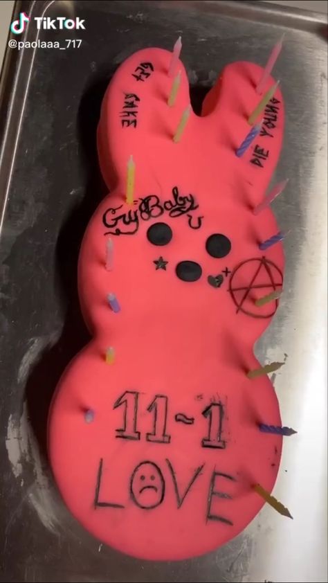 Lil Peep Graduation Cap, Lil Peep Birthday Cake, Lil Peep Nails Acrylic, Lil Peep Bracelet, Lil Peep Tattoo Ideas, Peep Cake, Peeps Cake, Hellboy Tattoo, Lil Peep Lyrics